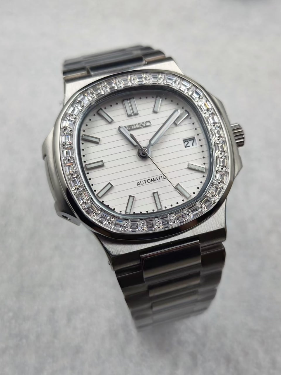 Nautilus Steel White Mod (Diamond Bezel)