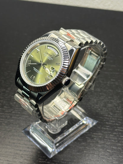 DayDate Olive Roman Mod