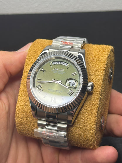 DayDate Olive Roman Mod